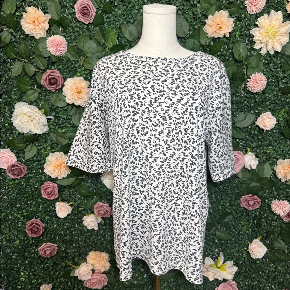 Forenza Black and White Patterned Short Sleeve Top